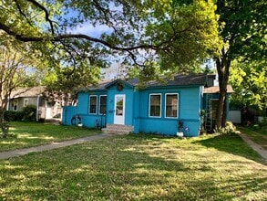 Building Photo - 905 E 54th St