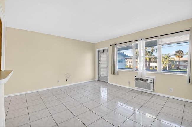 Building Photo - 46 Waltham B