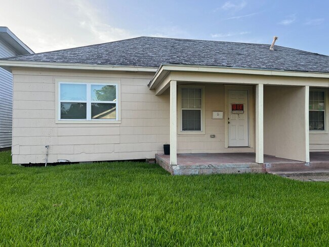 Foto del edificio - Charming 2BR Duplex in La Porte