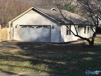 Building Photo - 1305 Chimney Springs Dr SE