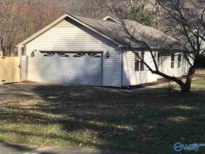 Building Photo - 1305 Chimney Springs Dr SE