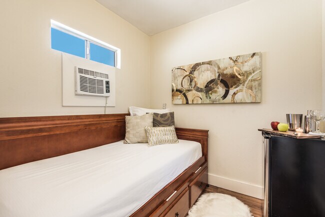 Foto del edificio - 404 Maple Ave