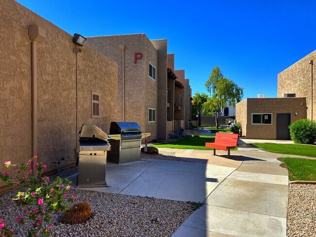 Foto del edificio - OPEN HOUSE -  INQUIRE:     LARGE ONE 1/BR ...