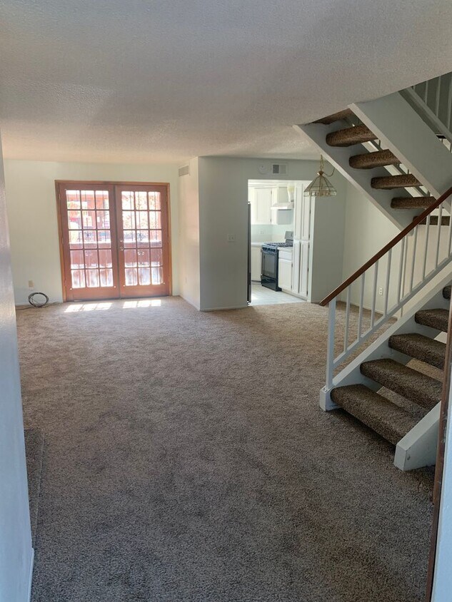 Primary Photo - 2 Bedroom 2.5 Bath near Sahara & Jones