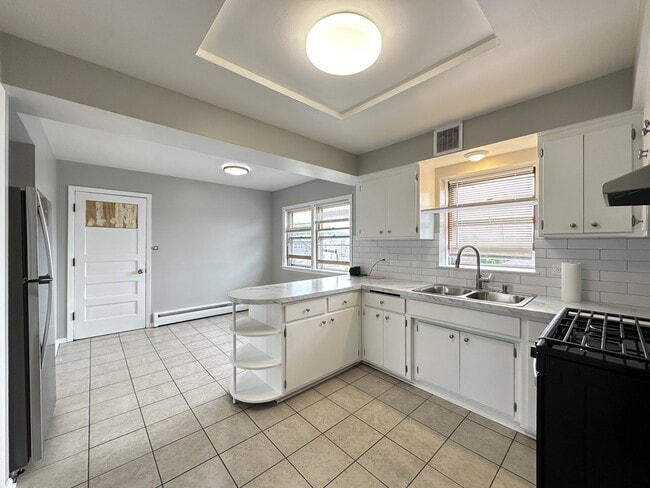 Building Photo - 5837 W Addison St