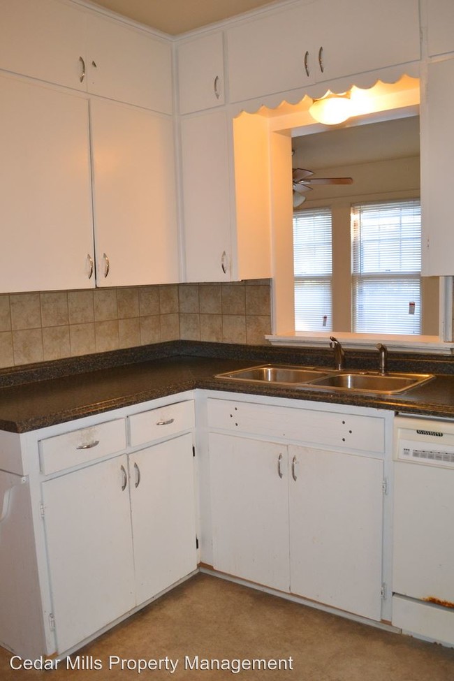 Building Photo - 3 br, 2 bath House - 803 N. Terrace