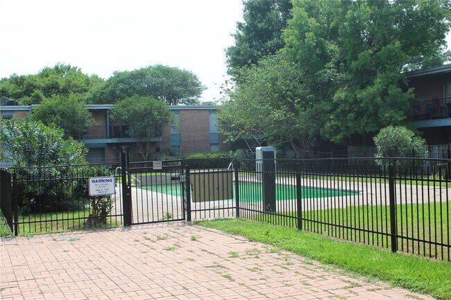 Foto del edificio - 6231 Westward St