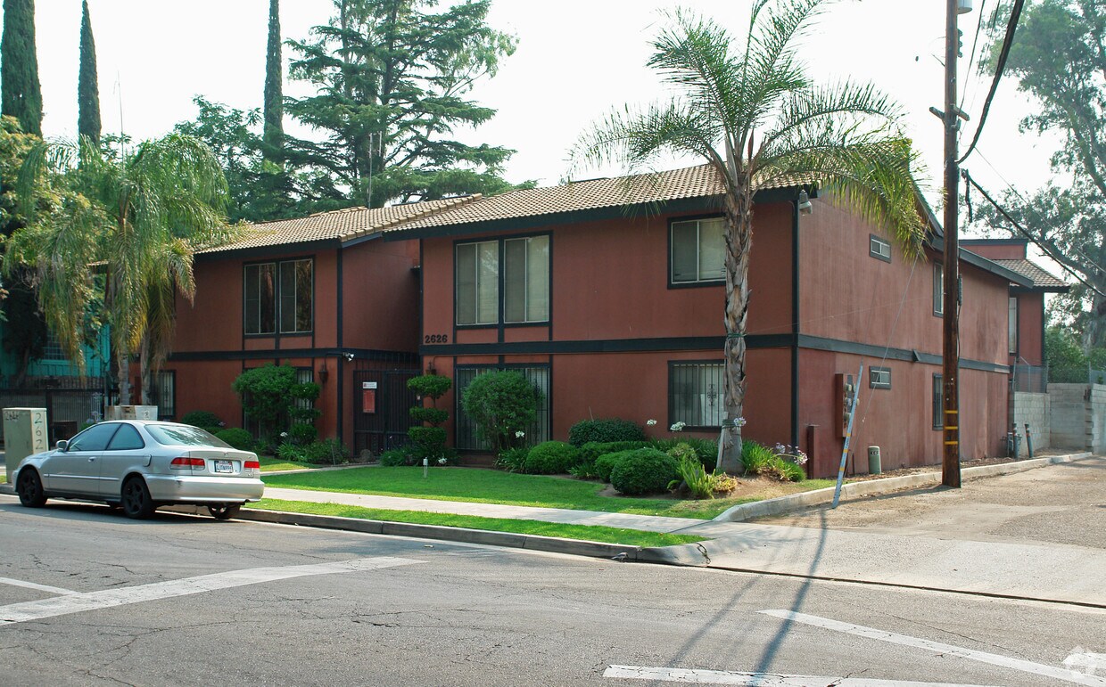 Primary Photo - 2626 N Maroa Ave