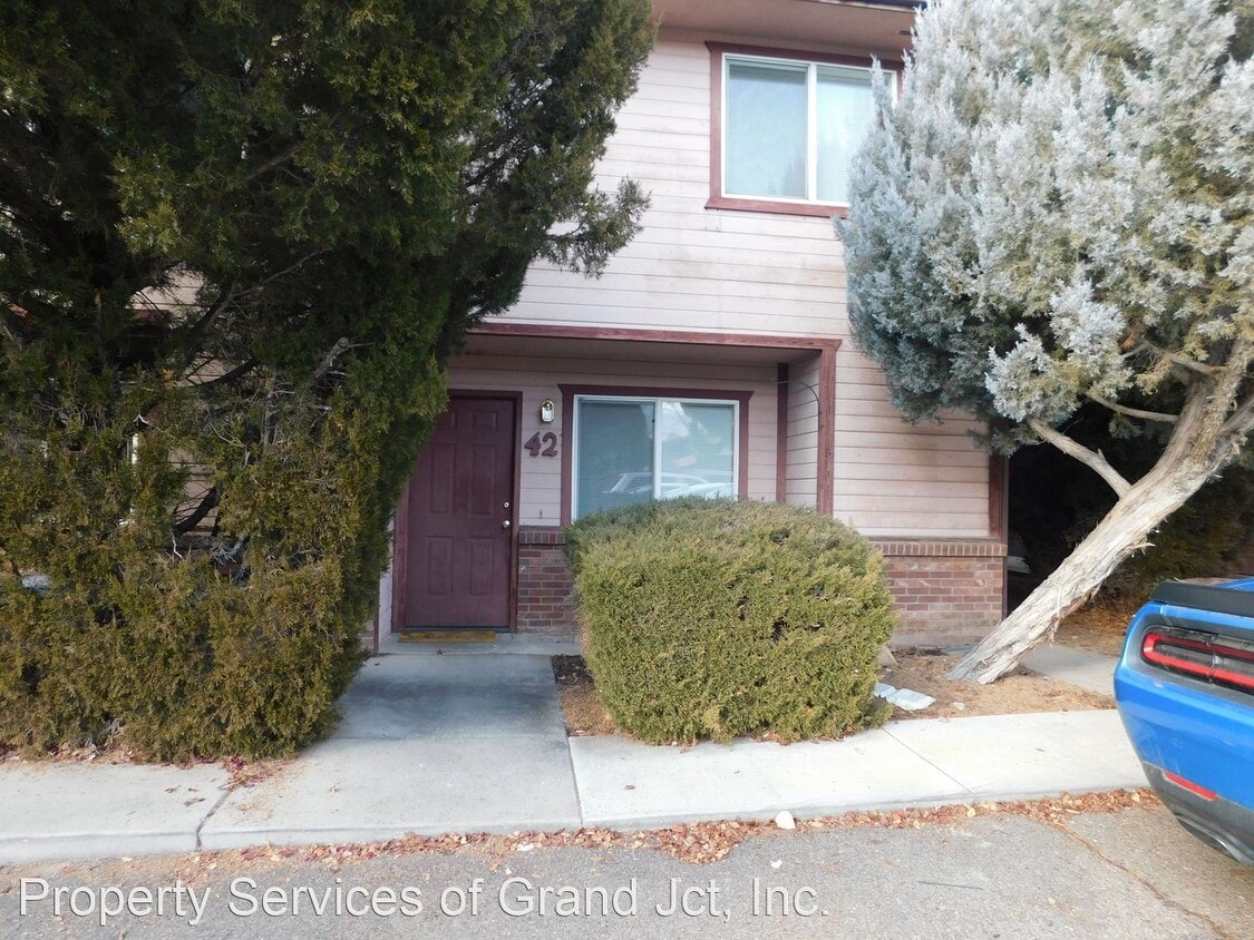 2 br, 1.5 bath House 2150 College Place House Rental in Grand