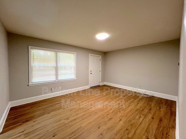 Building Photo - 2831 Parkway Ave