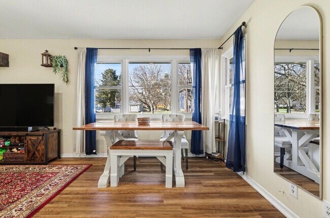 Foto del edificio - 133 W Hughes St