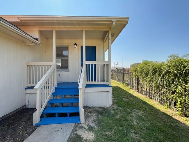 Building Photo - 2319 Observation Dr