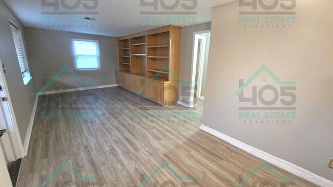 Building Photo - 2 Bedroom Home