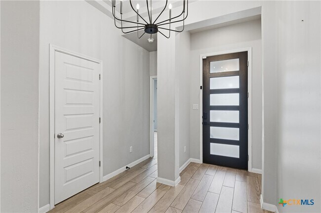 Foto del edificio - 3809 Donald Dr