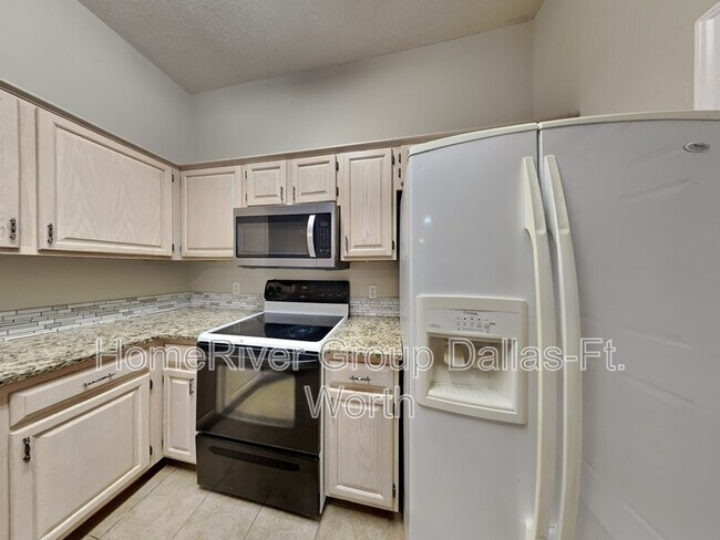Foto del edificio - 824 Carrington Dr
