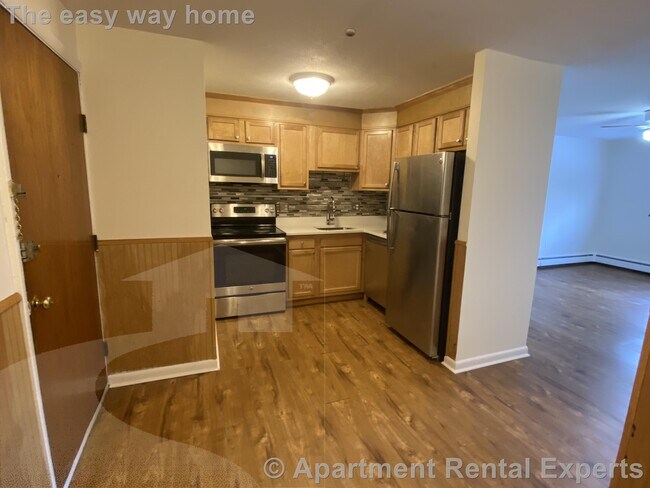 Building Photo - 240 Belmont St