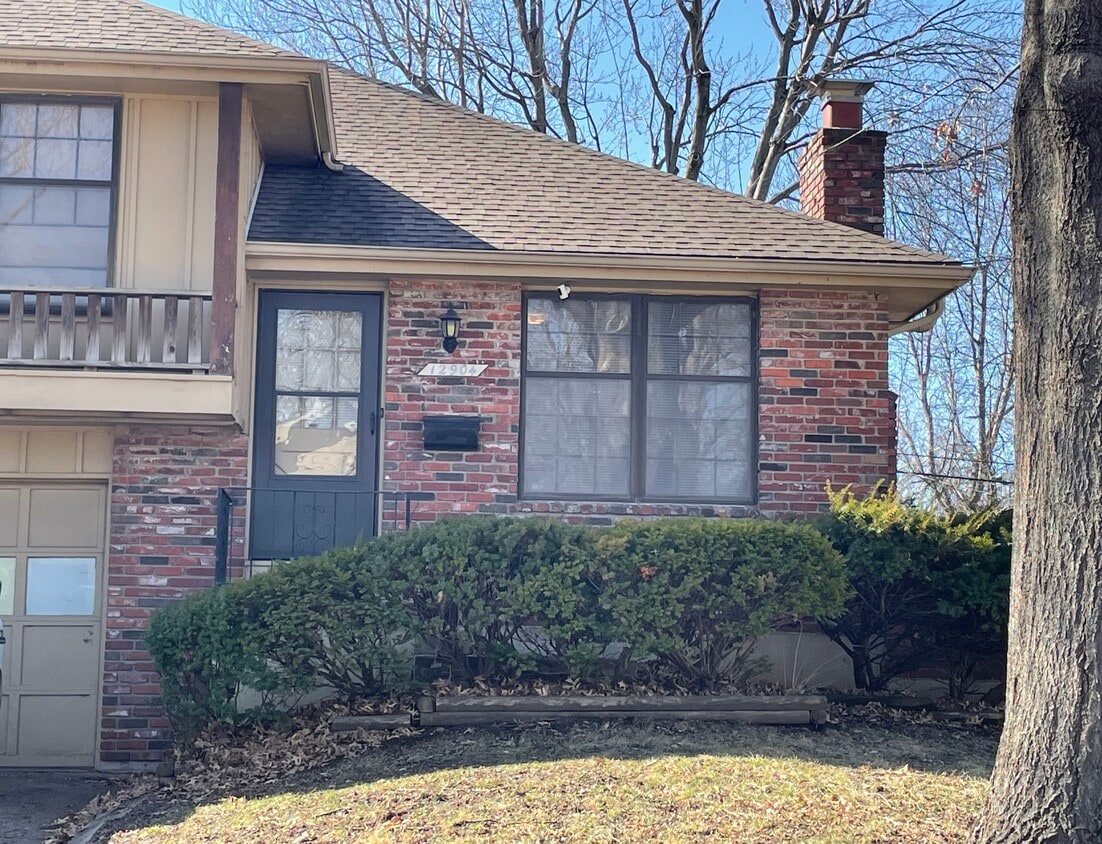 12904 Beacon Ave, Grandview, MO 64030 House Rental in Grandview, MO