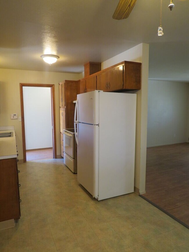 1217 Glen Oro Dr, Orland, CA 95963 House Rental in Orland, CA