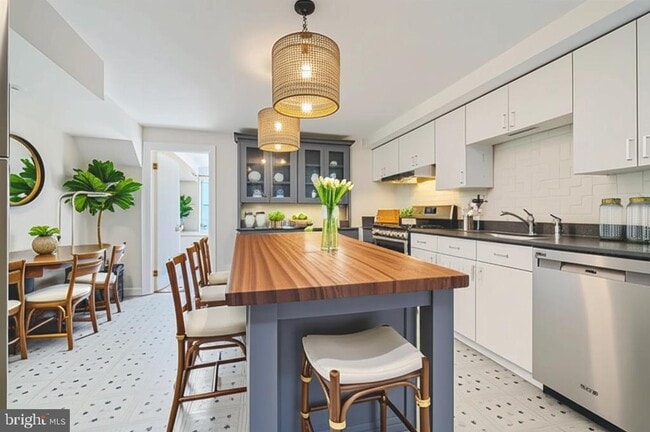 Building Photo - 229 S Ann St