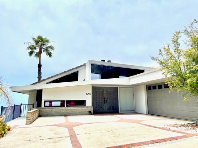 Primary Photo - 665 Balboa Ave