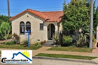 Building Photo - 702 Leonard Ave
