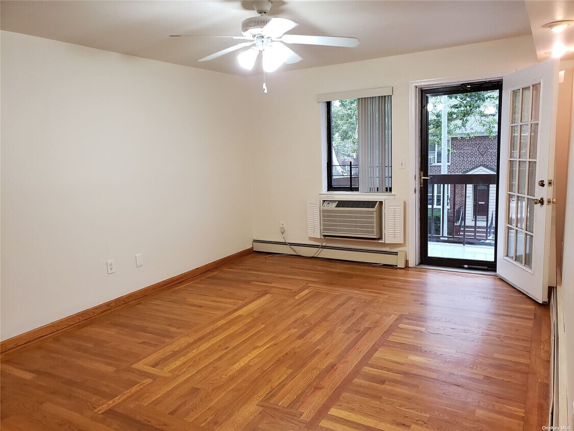 Foto principal - 36-21-36193 193rd St