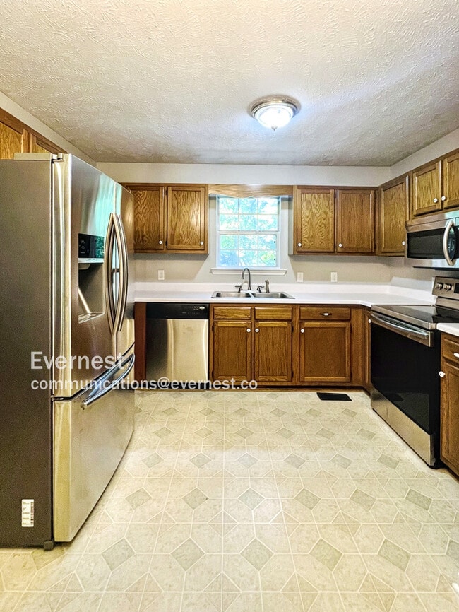 Building Photo - 122 Mill Ln