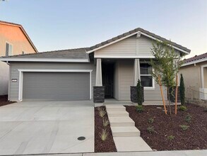 Building Photo - 2017 Quartz Cv Wy