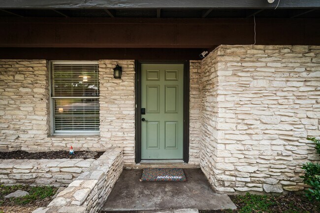 Foto del edificio - 7105 Lilac Ln