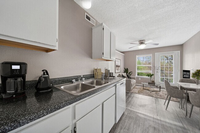 Foto del edificio - Coffee Creek Apartments