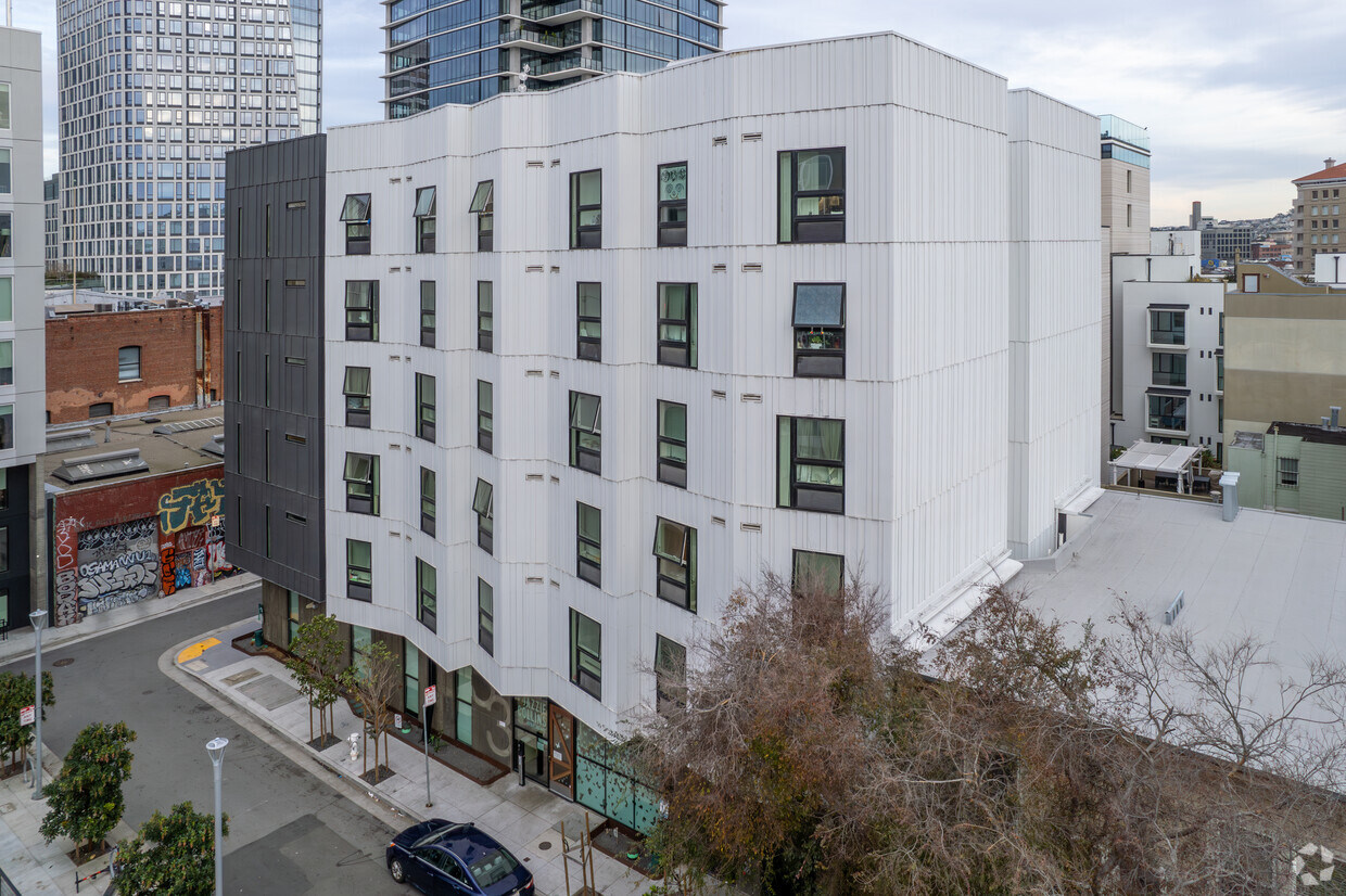 Primary Photo - Jazzie Colins Apartments