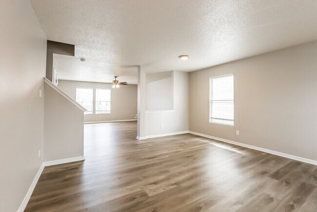 Foto del edificio - 8421 Ash Grove Dr