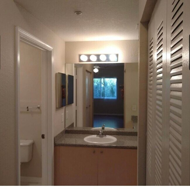 Building Photo - 360 Crestwood Cir