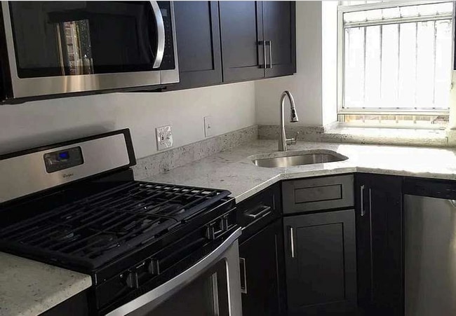 Kitchen - 432 Oakdale Pl NW