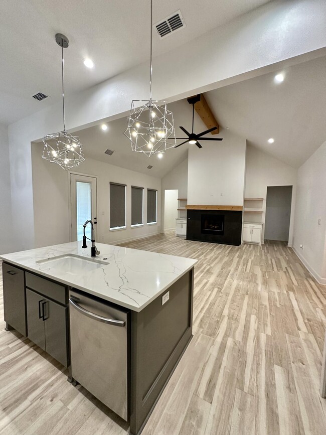 Building Photo - 504 Brookshire Ave