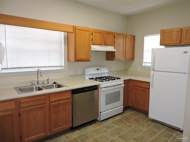 Building Photo - 206 Wildflower Ln