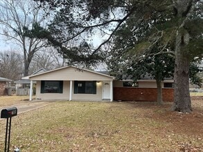 Building Photo - 708 Cottonwood Dr