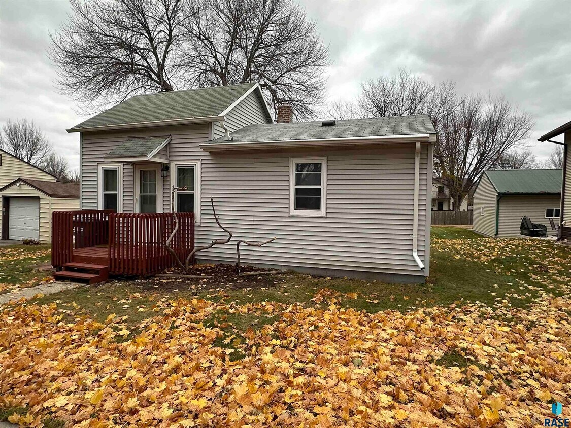 Primary Photo - 820 N Cedar St