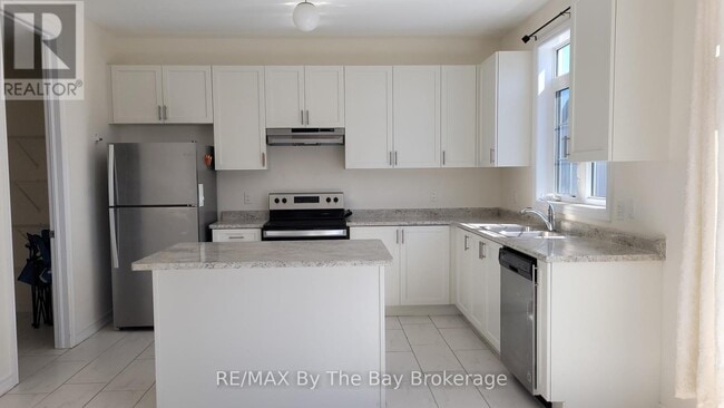 Building Photo - 218 Roy Dr.