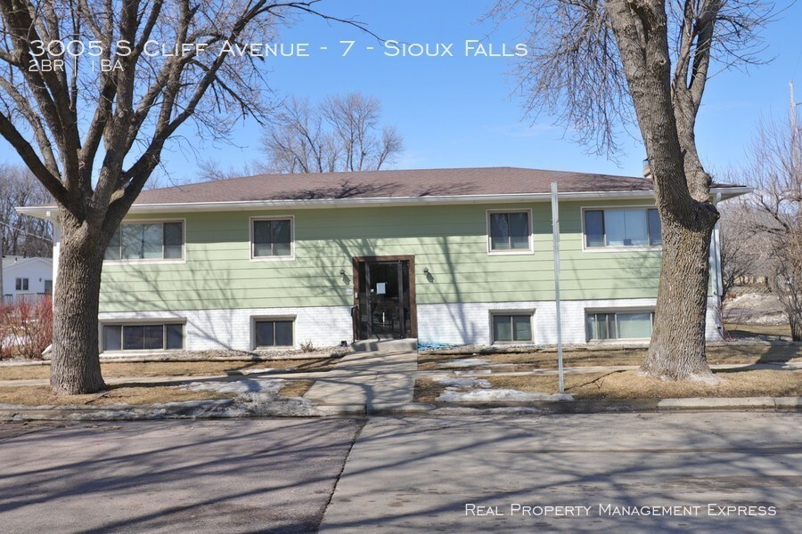 Foto principal - 3005 S Cliff Ave