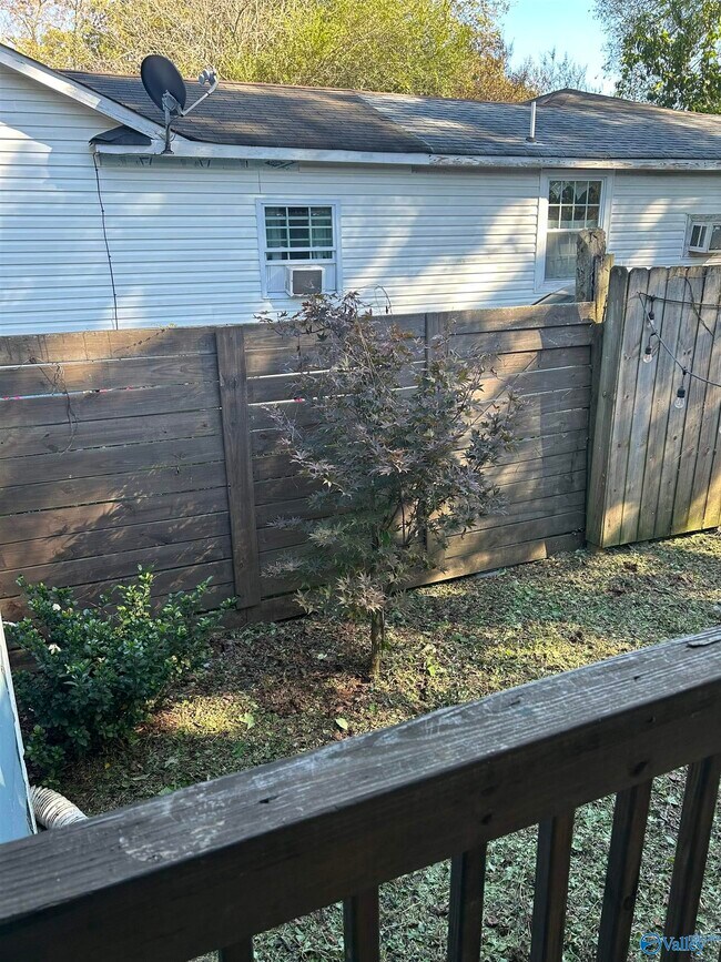 Building Photo - 1611 College St SE