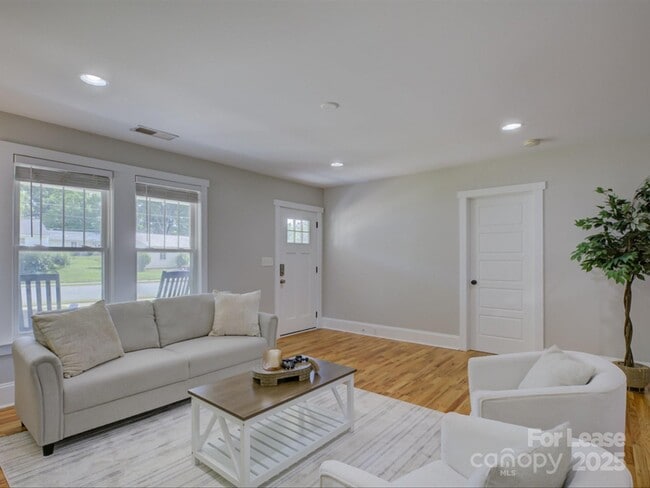 Foto del edificio - 1324 E 35th St