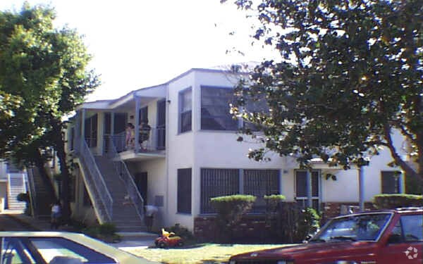 Building Photo - 212 W Elk Ave