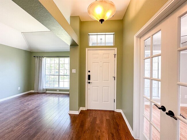 Building Photo - 201 Rio Vista Dr