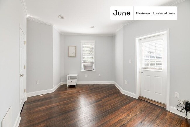 Building Photo - Private bedroom in 4 bed/3.5 bath Home