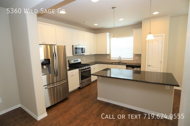 Building Photo - Incredible two-story townhouse for rent