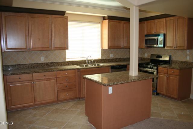 Foto del edificio - 2516 Montrose Ave