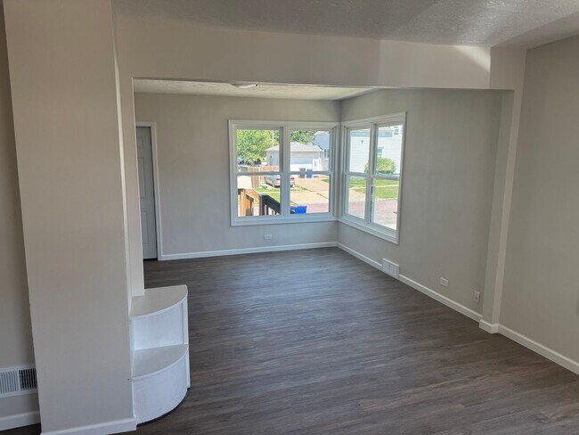 Foto del edificio - Newly Renovated 2 Bedroom Home Available f...
