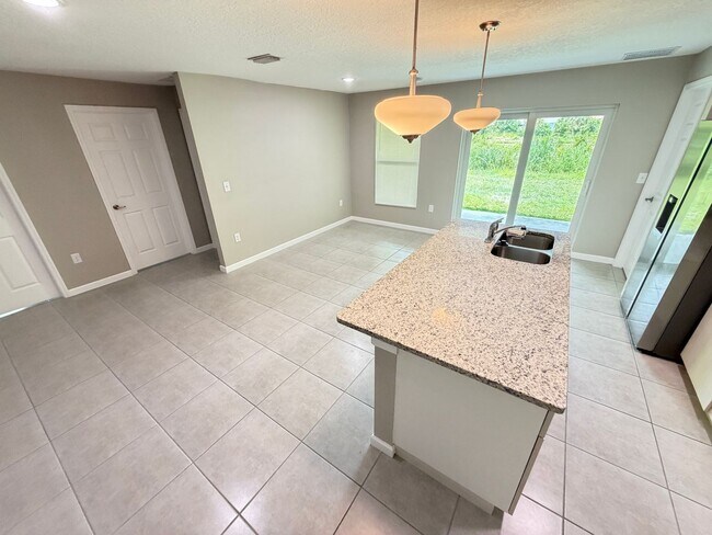 Foto del edificio - 867 Glencove Ave NW