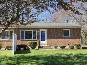 Building Photo - 196 Manzella Ct